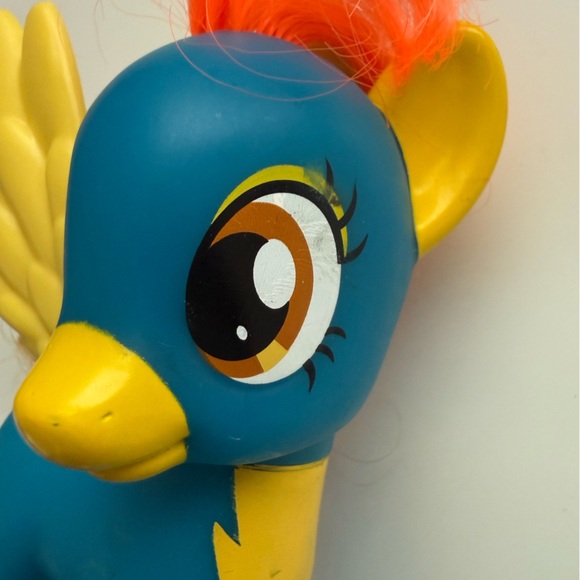 2010 My Little Pony Rainbow Spitfire - Picture 4 of 7
